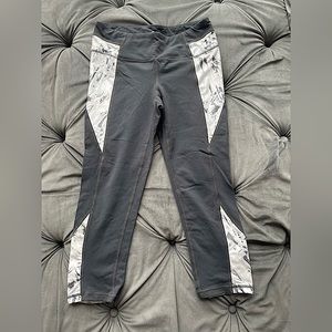 Athleta Women’s Gray Pattern Marble/Striped Leggings Size S